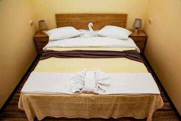 Фото номера Стандартный двухместный номер с 1 кроватью Отель Golden Fleece Zugdidi г. Зугдиди 26