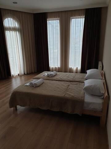 Фото номера Улучшенный двухместный номер с 2 отдельными кроватями Отель Hotel Zugdidi Time г. Зугдиди 3