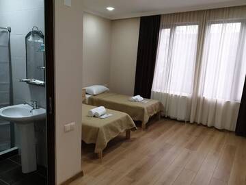 Фото номера Двухместный номер с 2 отдельными кроватями Отель Hotel Zugdidi Time г. Зугдиди 3