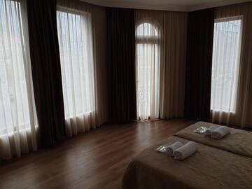 Фото номера Улучшенный двухместный номер с 2 отдельными кроватями Отель Hotel Zugdidi Time г. Зугдиди 2